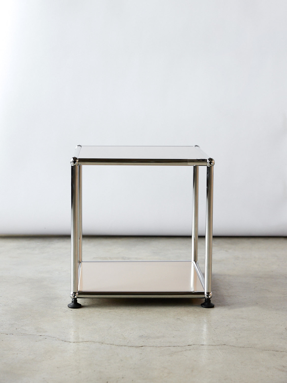 USM Haller Side table in USM Beige
