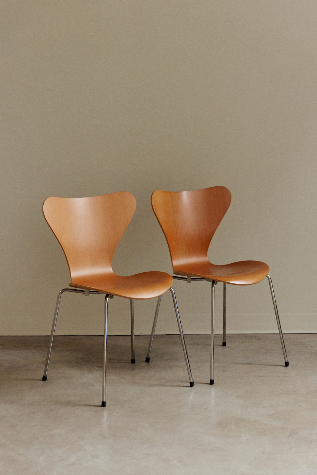 Series 7 Chair, Pair