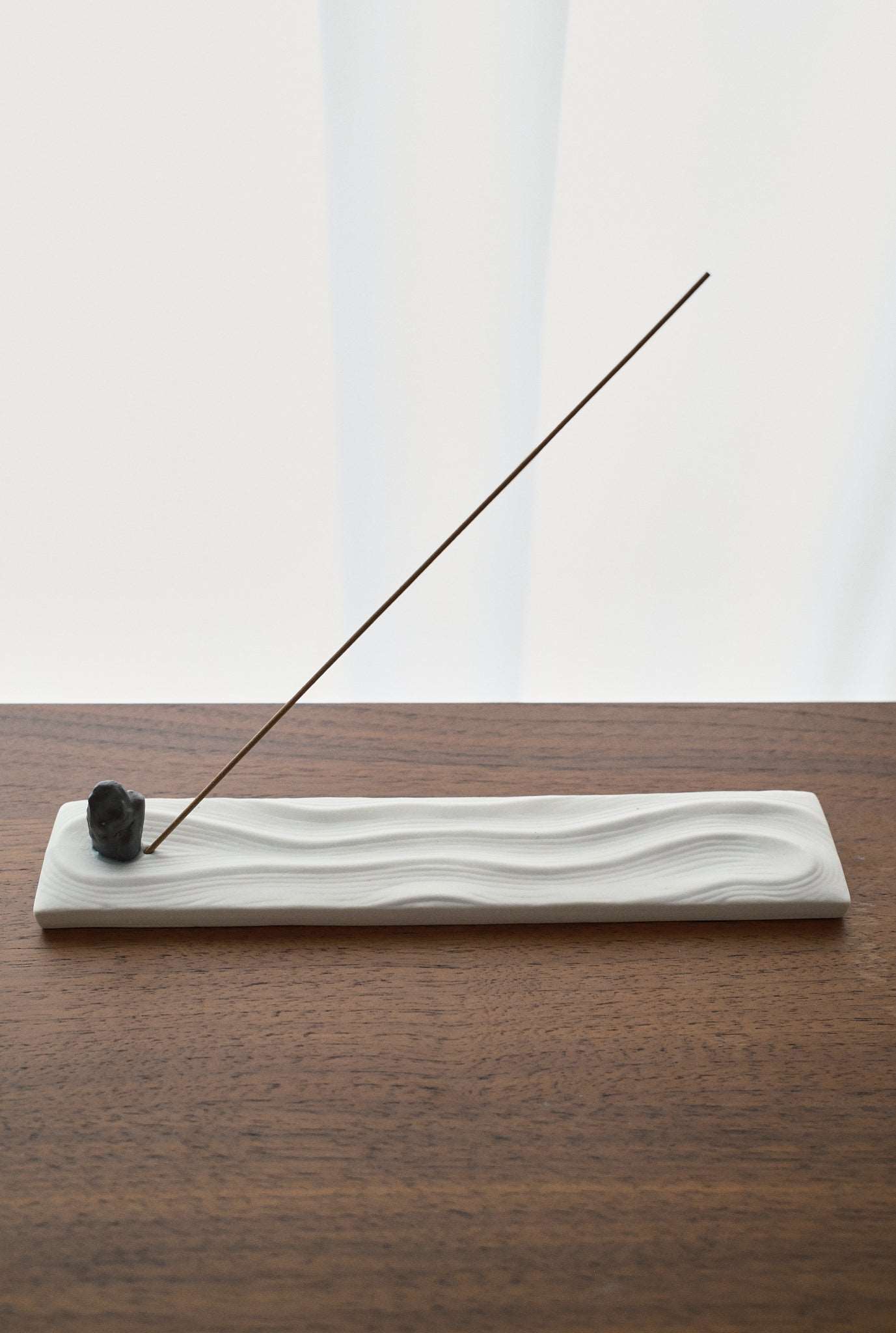 Concrete Incense Holder with Zen Garden pattern in white long plates minimalist Japanese design Zen garden inspired Japandi Wabisabi handcrafted quality made incense burner ash catcher for incense sticks